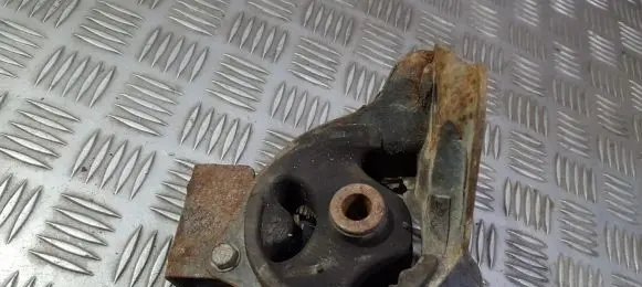 Honda Civic Engine mount bracket