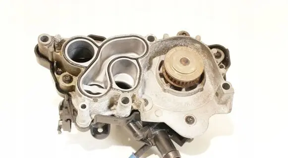 Volkswagen Cross Polo Water pump 04E121121K
