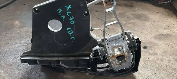 Volvo XC70 Front door lock 30661072