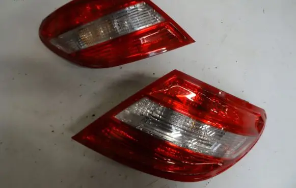 Mercedes-Benz C W204 Tailgate rear/tail lights