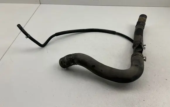 Coolant pipe/hose