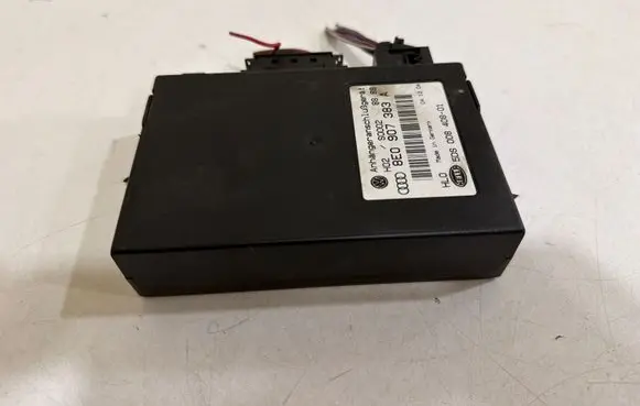 Volkswagen Touran I Tow bar trailer control unit/module 8E0907383A