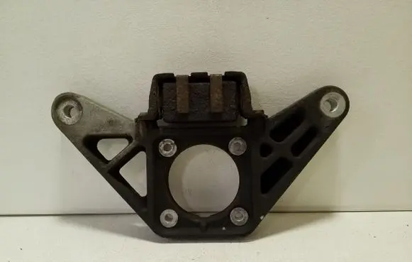 Jeep Cherokee Rear differential/diff mount bracket 68155099AD
