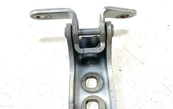 Chevrolet Volt I Front door upper hinge A049175 C46