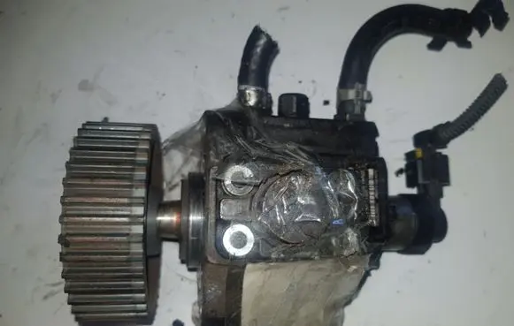 Opel Insignia A Fuel injection high pressure pump 0445010193
