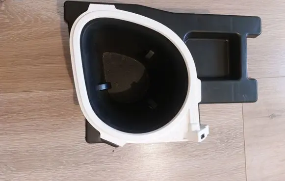 Cup holder front
