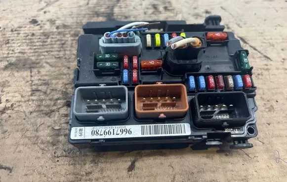 Peugeot 308 BSM Control unit 9667199780