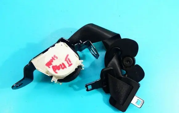 Middle seatbelt (rear)