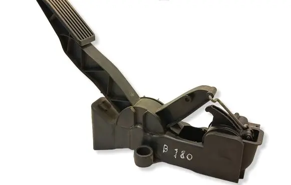 Mercedes-Benz B W245 Accelerator throttle pedal A1693000304 000568 180506