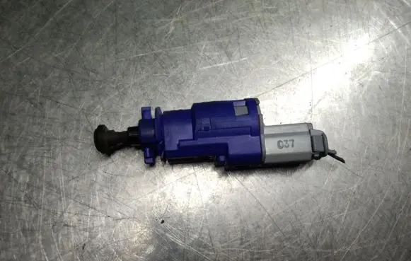 Renault Espace - Grand espace IV Brake pedal sensor switch 8200276559B