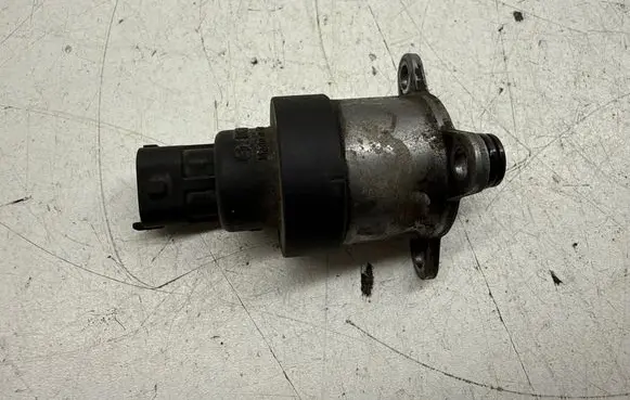 Volvo V70 Fuel pressure regulator 928400502 13383 58121