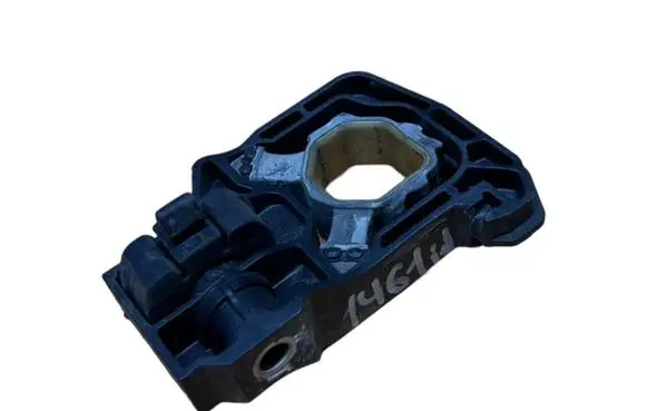 BMW 5 F10 F11 Radiator mount bracket 7575248