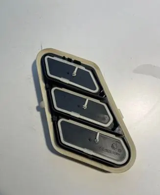 Opel Combo E Quarter panel pressure vent 9818354180 7878U03