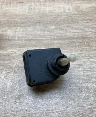 Volkswagen Golf III Headlight level adjustment motor 1H0941295 030752307