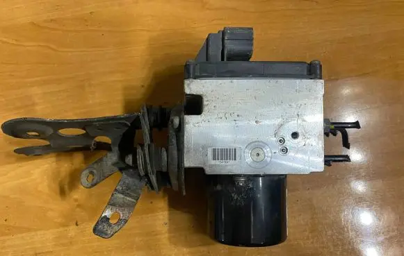 Volkswagen PASSAT B6 ABS Pump 3C0614109K 16431608 16431508E
