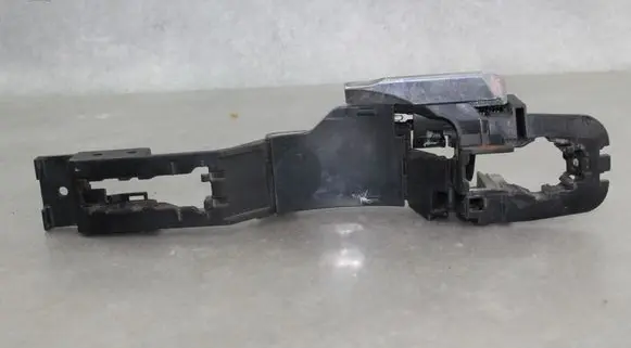 Rear door exterior handle/bracket