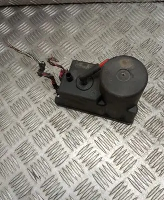 Audi A4 S4 B5 8D Central locking vacuum pump 4A0862257A