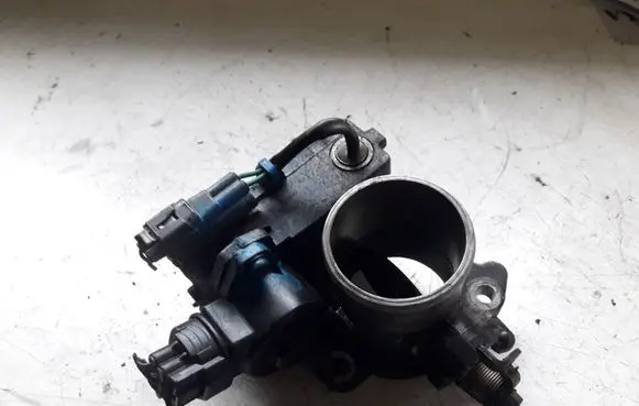 Toyota Avensis T250 Engine shut-off valve 27020