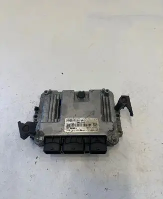 Ford Focus Engine control unit/module 9M5112A650BG 0281015608