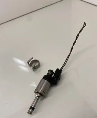 Ford Focus Fuel injector CM5G9F593FA