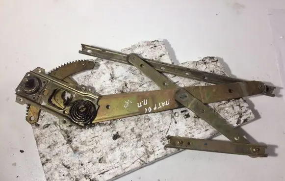 Nissan Patrol 260 Front door manual window regulator 