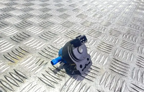 Mercedes-Benz C W204 Turbo solenoid valve A0004705493