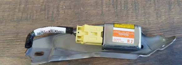 Lexus GS 300 350 430 450H Airbag deployment crash/impact sensor 8983330320