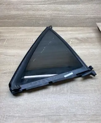 Mercedes-Benz ML W164 Rear vent window glass A1647351024