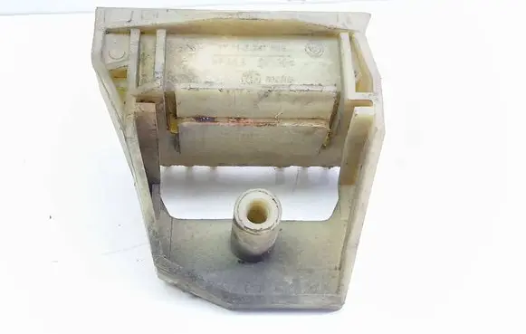 BMW 5 E39 Radiator mount bracket 2247895