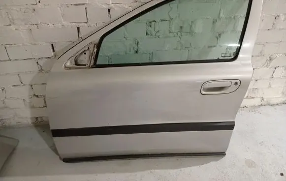 Volvo S60 Front door