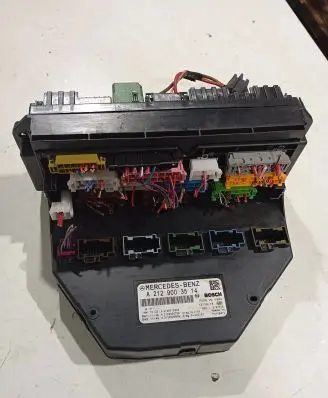 Mercedes-Benz C W204 Fuse box set A2129003514 A2129020806 A2129015204