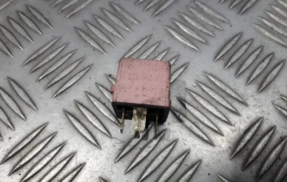 BMW 5 E39 Other relay 0332019168 8365326
