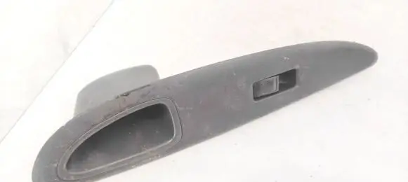 Nissan Primera Electric window control switch 25411AV600 C8DD705N