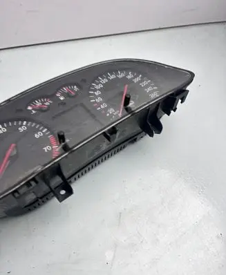 Volkswagen Golf V Speedometer (instrument cluster) 1035100002