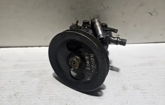 Hyundai Lantra I Power steering pump 5711028010