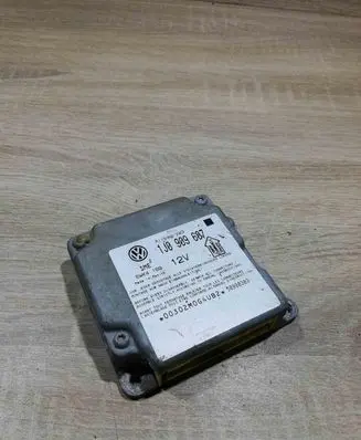 Volkswagen PASSAT B5 Airbag control unit/module 1J0909607
