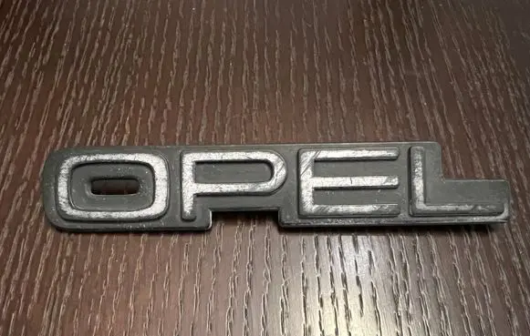 Opel Kadett D Manufacturers badge/model letters 90053232