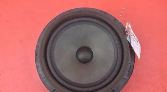 Suzuki Grand Vitara I Subwoofer speaker