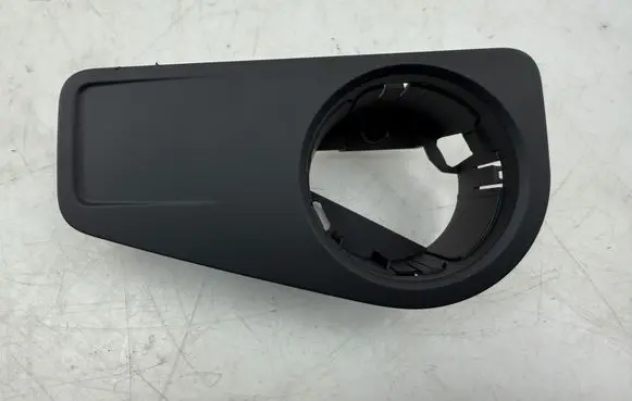 Volkswagen Tiguan Panel trim 5NC858341A