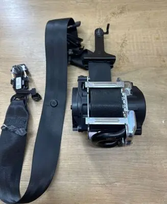 Volvo V60 Front seatbelt 622736100