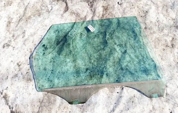 Rear door window glass