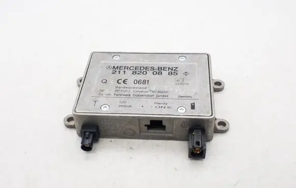 Mercedes-Benz CLS C219 Antenna control unit 2118200885