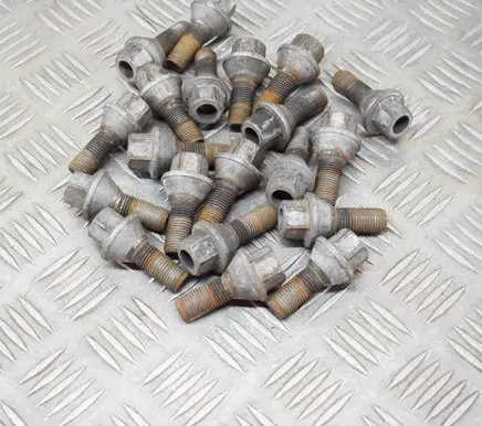 Opel Vivaro Nuts/bolts 