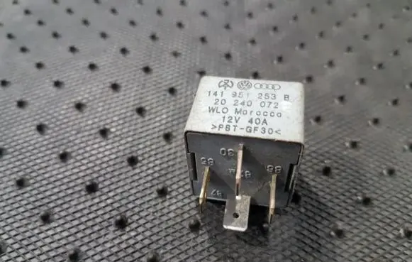 Volkswagen Golf IV Other relay 141951253b