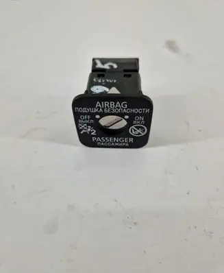 Mitsubishi Outlander Passenger airbag on/off switch 2020K17