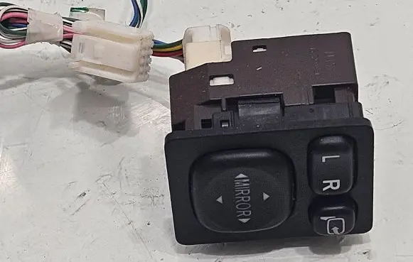 Toyota Prius (XW30) Wing mirror switch 183639