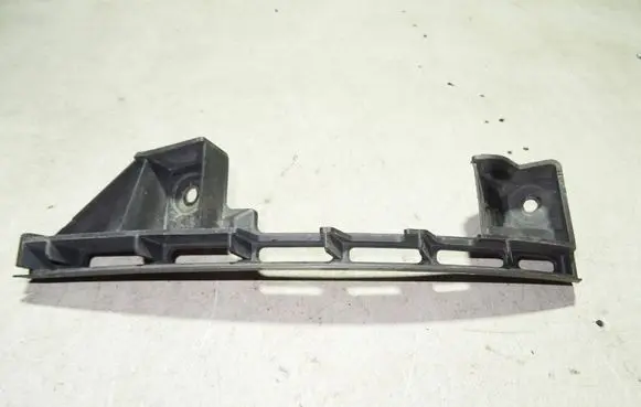 Front bumper mounting bracket