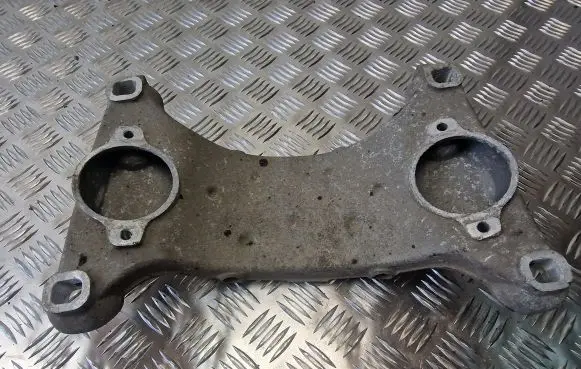 Gearbox mounting bracket