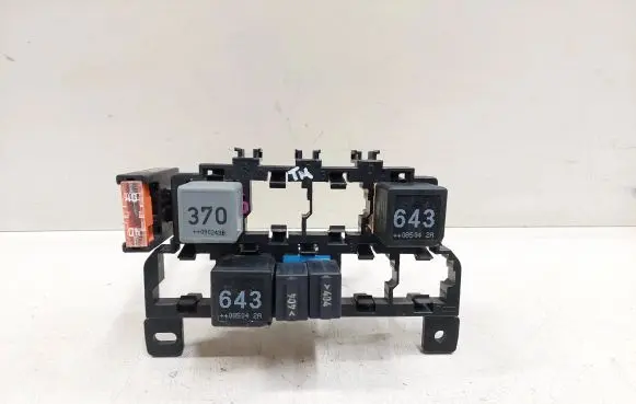 Audi A6 S6 C6 4F Relay mounting block 4F0937503