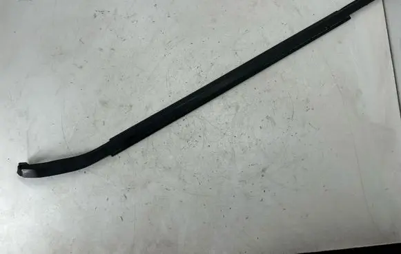 Ford Bronco Rubber seal rear door window/glass M1PBS20562AC M1PBS20563AC